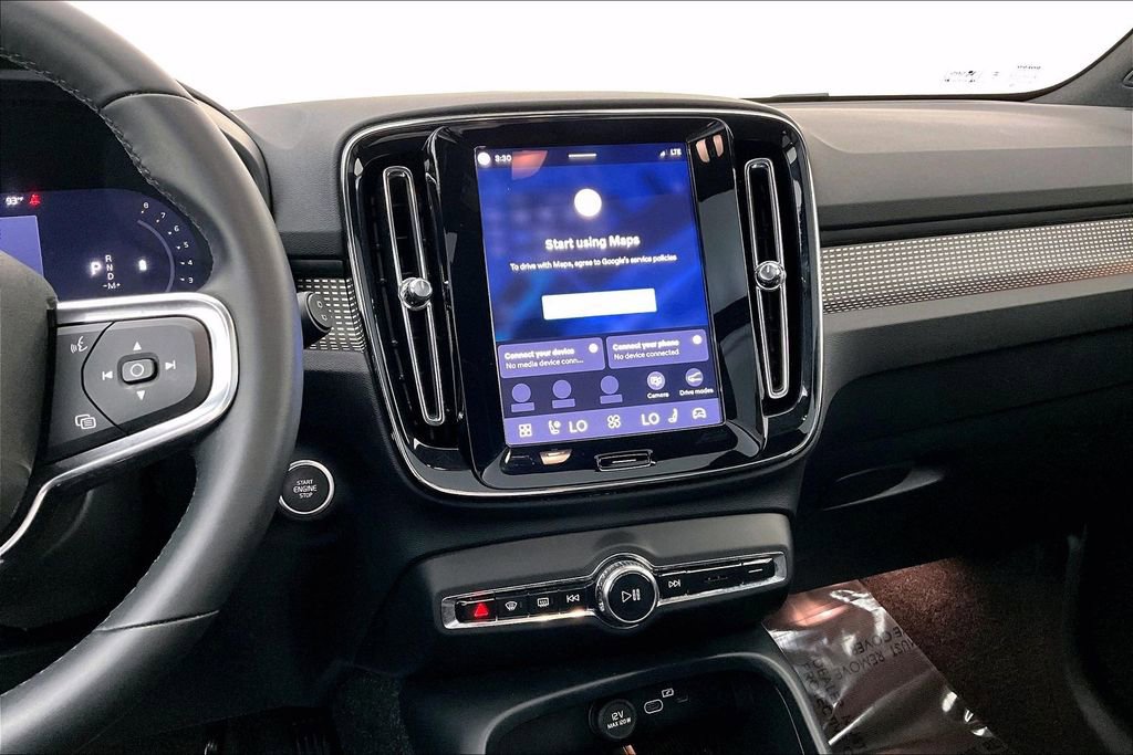 Certified 2025 Volvo XC40 B5 Plus image 9