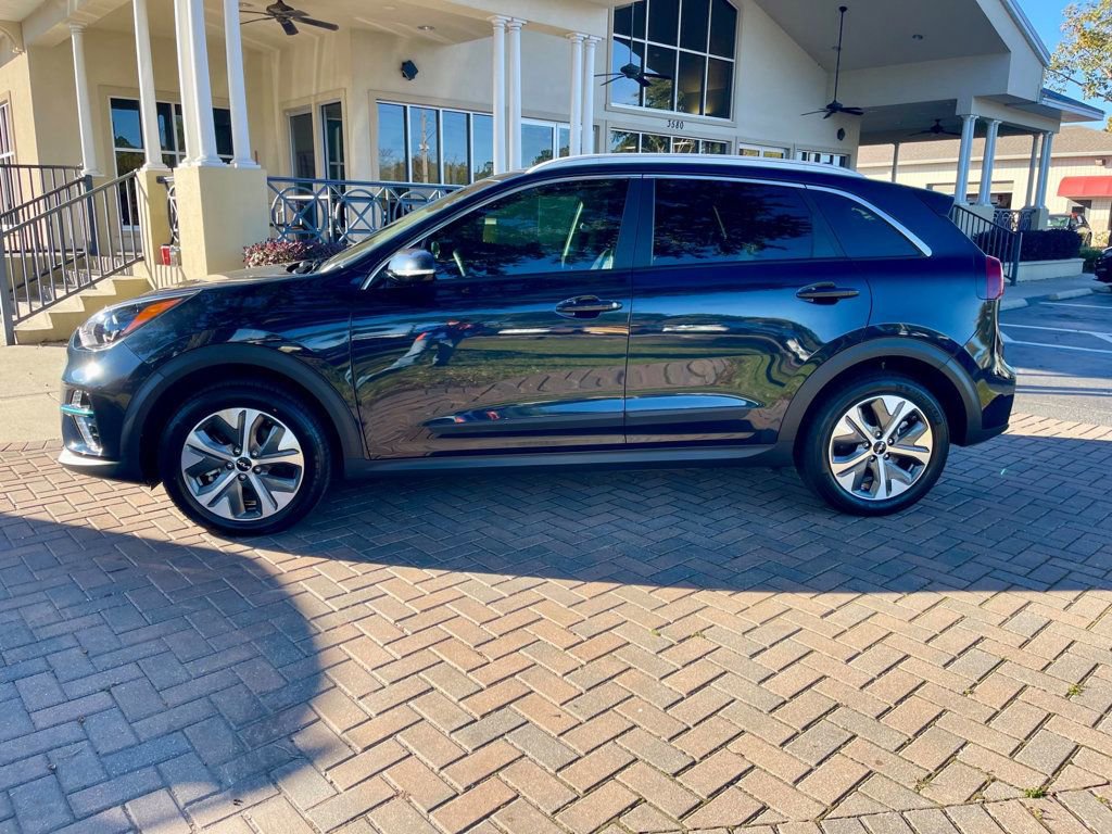 Used 2022 Kia Niro EX image 2