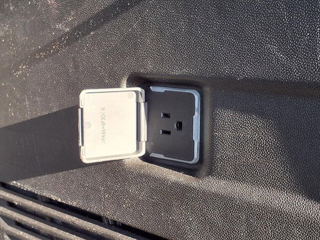 Used 2024 GMC Yukon XL SLE image 21