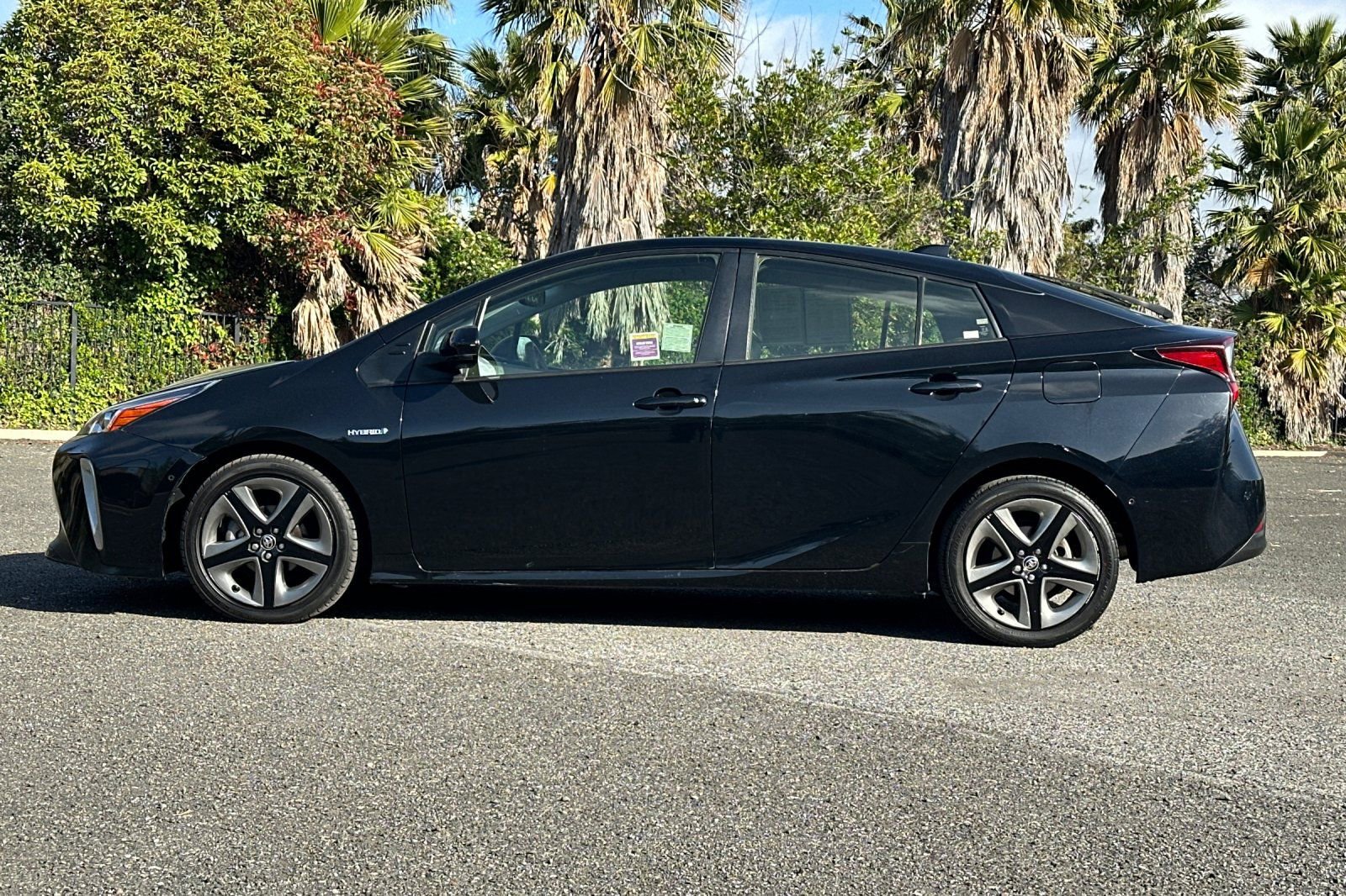 Used 2022 Toyota Prius XLE image 6