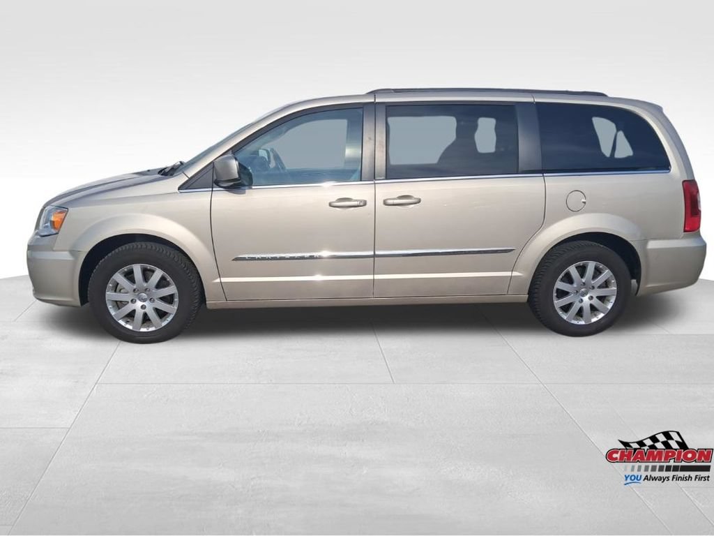 Used 2013 Chrysler Town & Country Touring FWD image 2