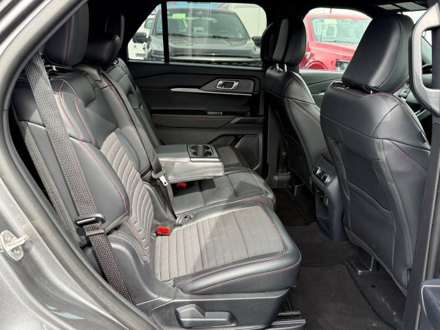 Used 2025 Ford Explorer ST-Line w/ ST-Line Street Pack AWD/4WD image 23