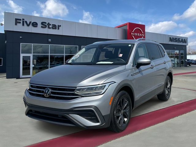 Used 2024 Volkswagen Tiguan SE FWD image 3