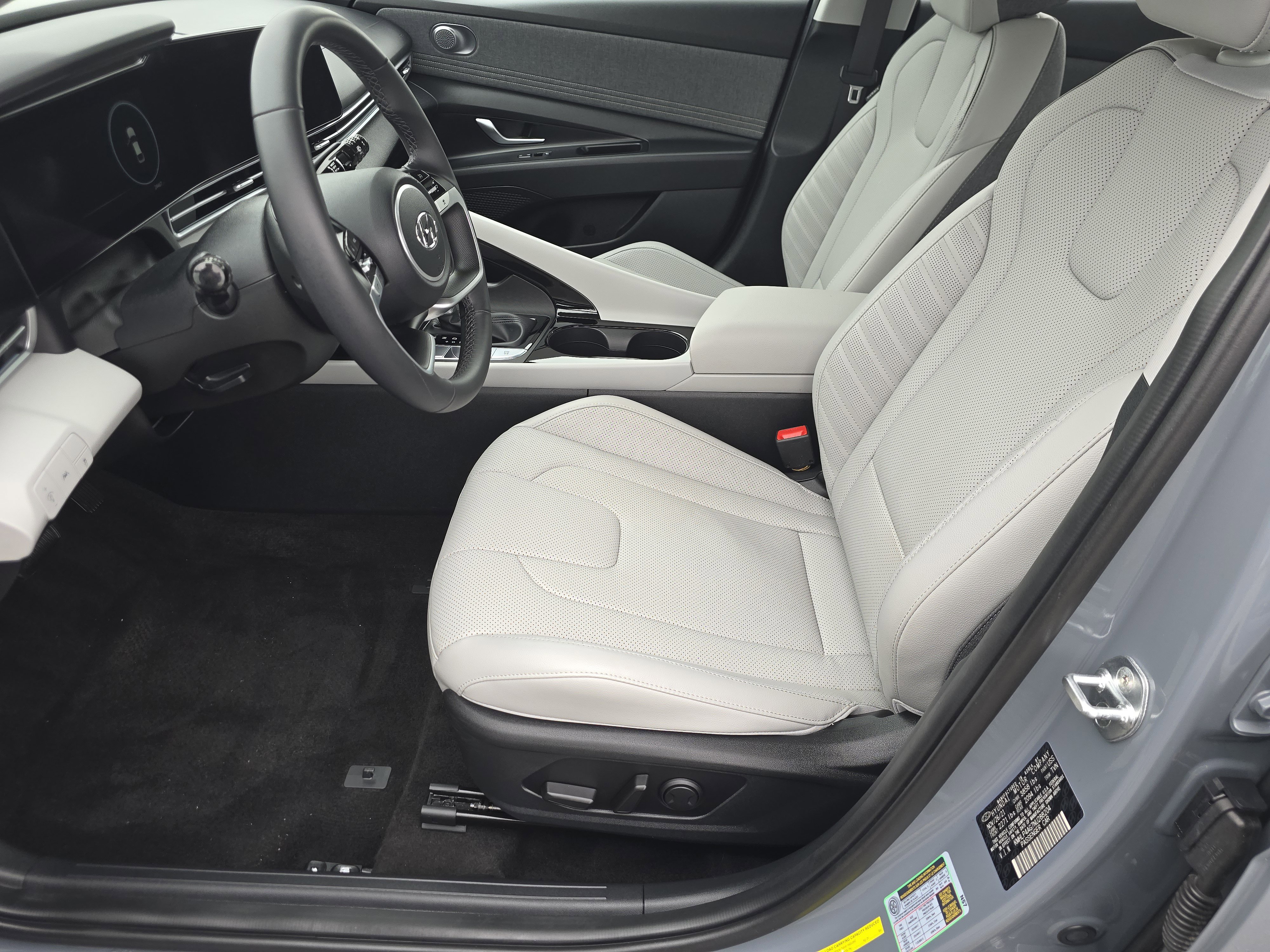 Used 2022 Hyundai Elantra Limited w/ Cargo Package image 18