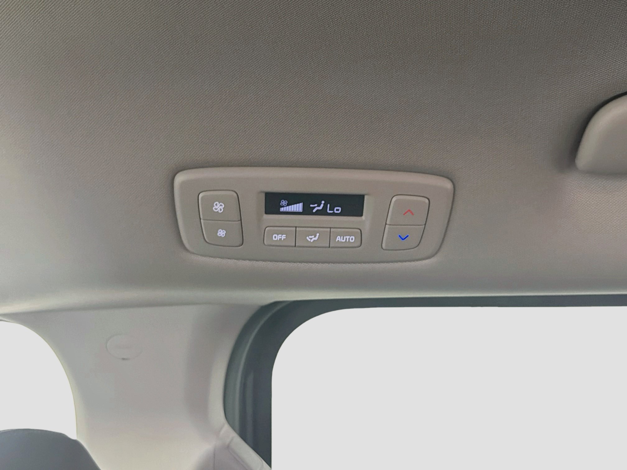 Used 2026 Kia Carnival FWD image 28