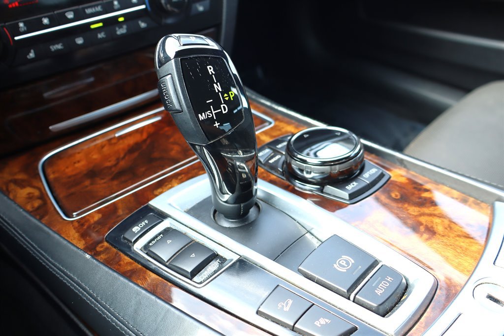 Used 2014 BMW 750Li xDrive AWD/4WD image 28