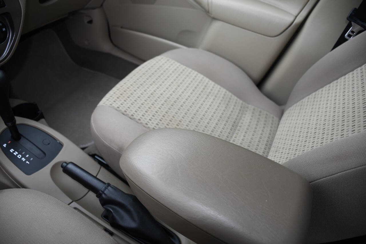 Used 2005 Ford Focus SES image 32