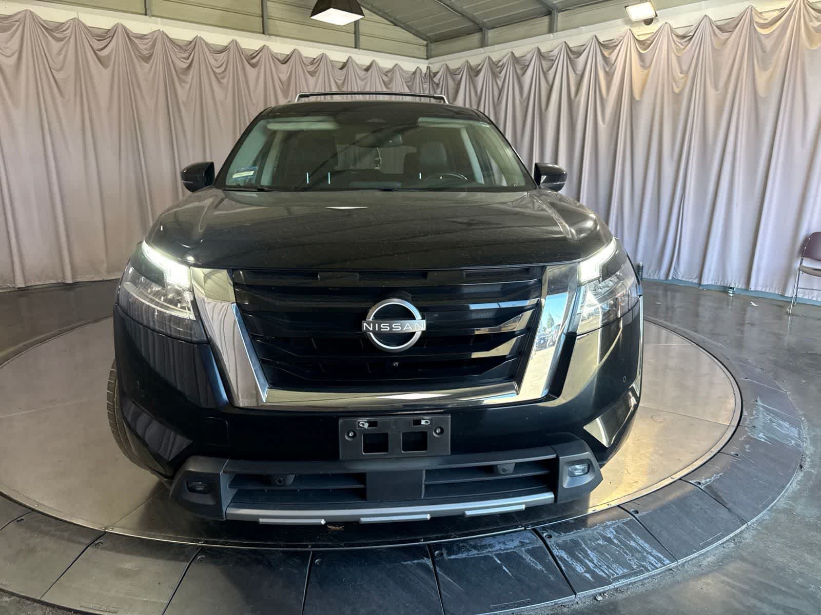 Used 2022 Nissan Pathfinder SL w/ SL Premium Package FWD image 2