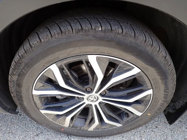Used 2024 Toyota Crown AWD/4WD image 9