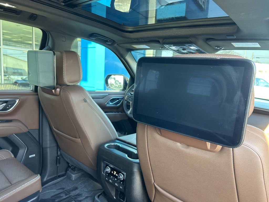 Used 2024 Chevrolet Suburban High Country w/ Advanced Technology Package image 23