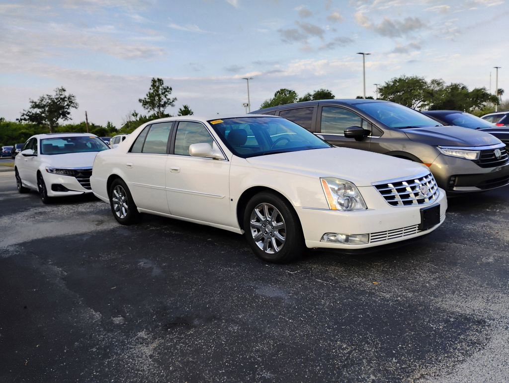 Used 2009 Cadillac DTS FWD image 1