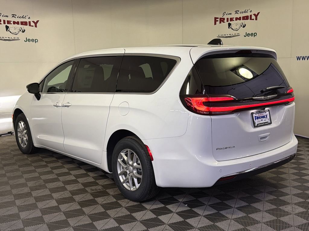 New 2026 Chrysler Pacifica Select image 4