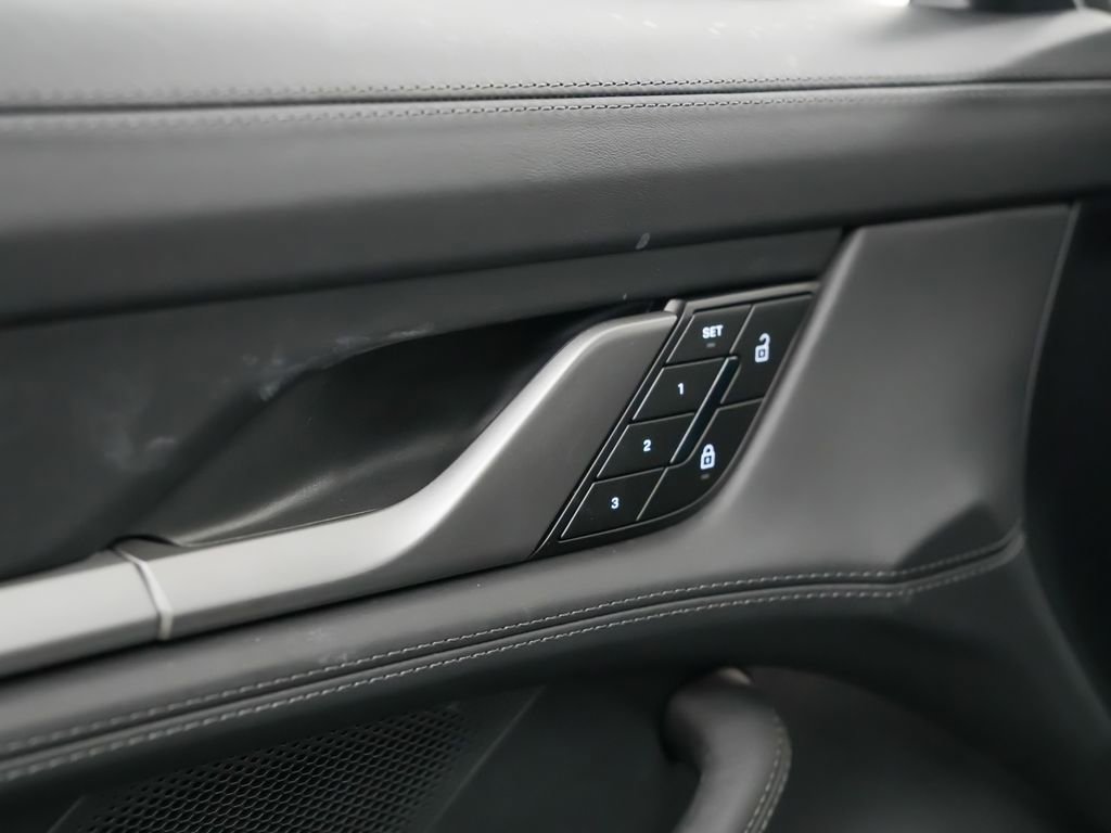 New 2026 Porsche Taycan image 23