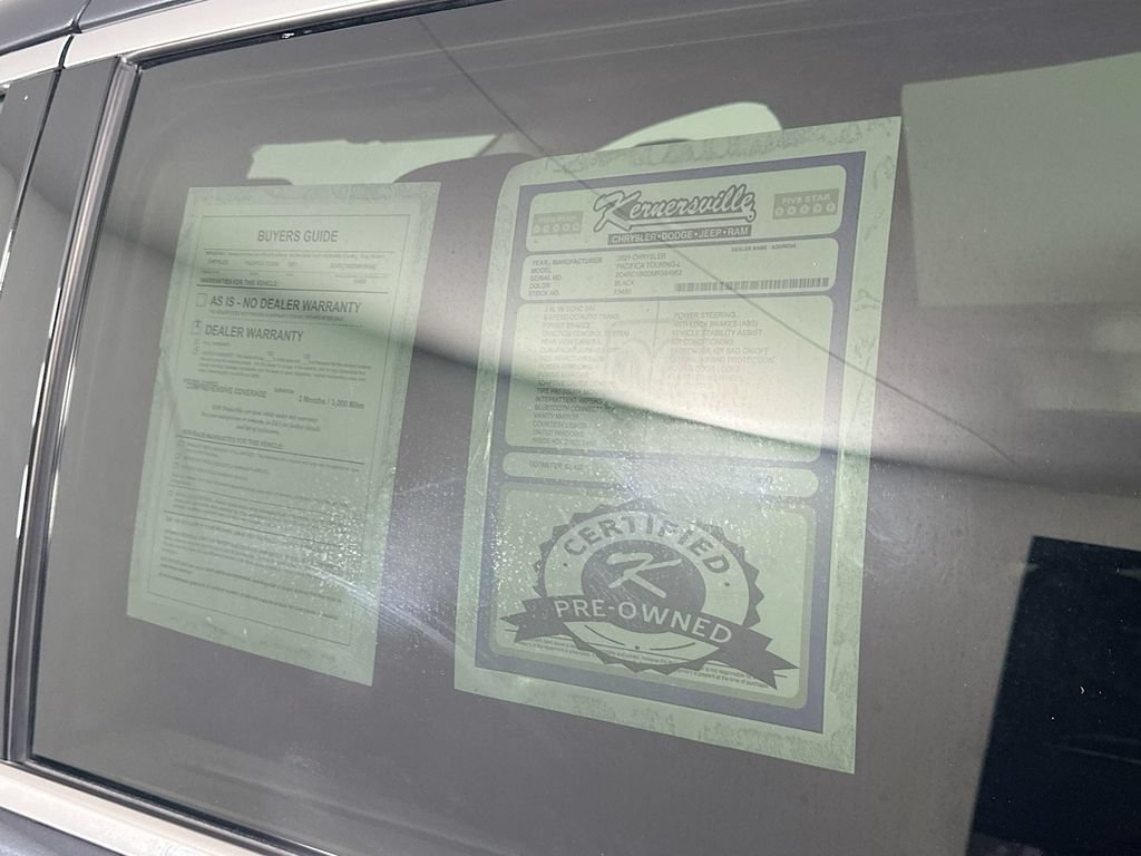 Used 2021 Chrysler Pacifica Touring-L FWD image 37