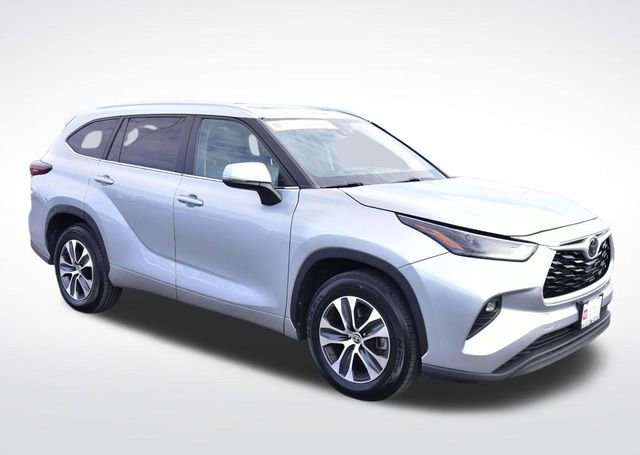 Certified 2024 Toyota Highlander XLE image 6