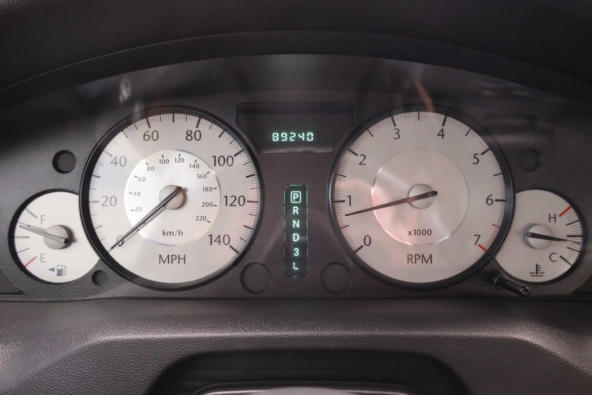 Used 2010 Chrysler 300 Touring image 31