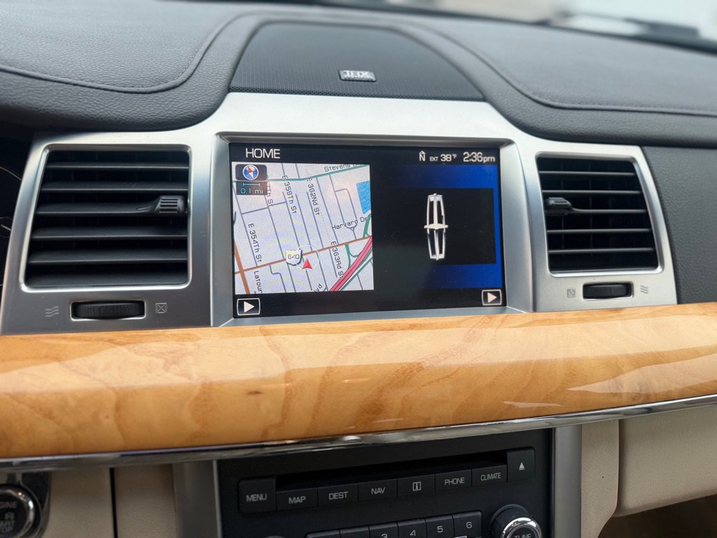 Used 2012 Lincoln MKS AWD image 19