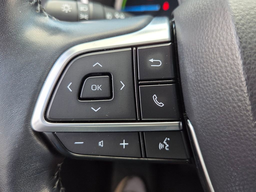 Used 2021 Toyota Highlander XLE FWD image 24