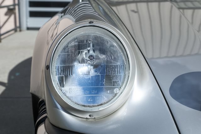 Used 1989 Porsche 911 Carrera RWD image 16