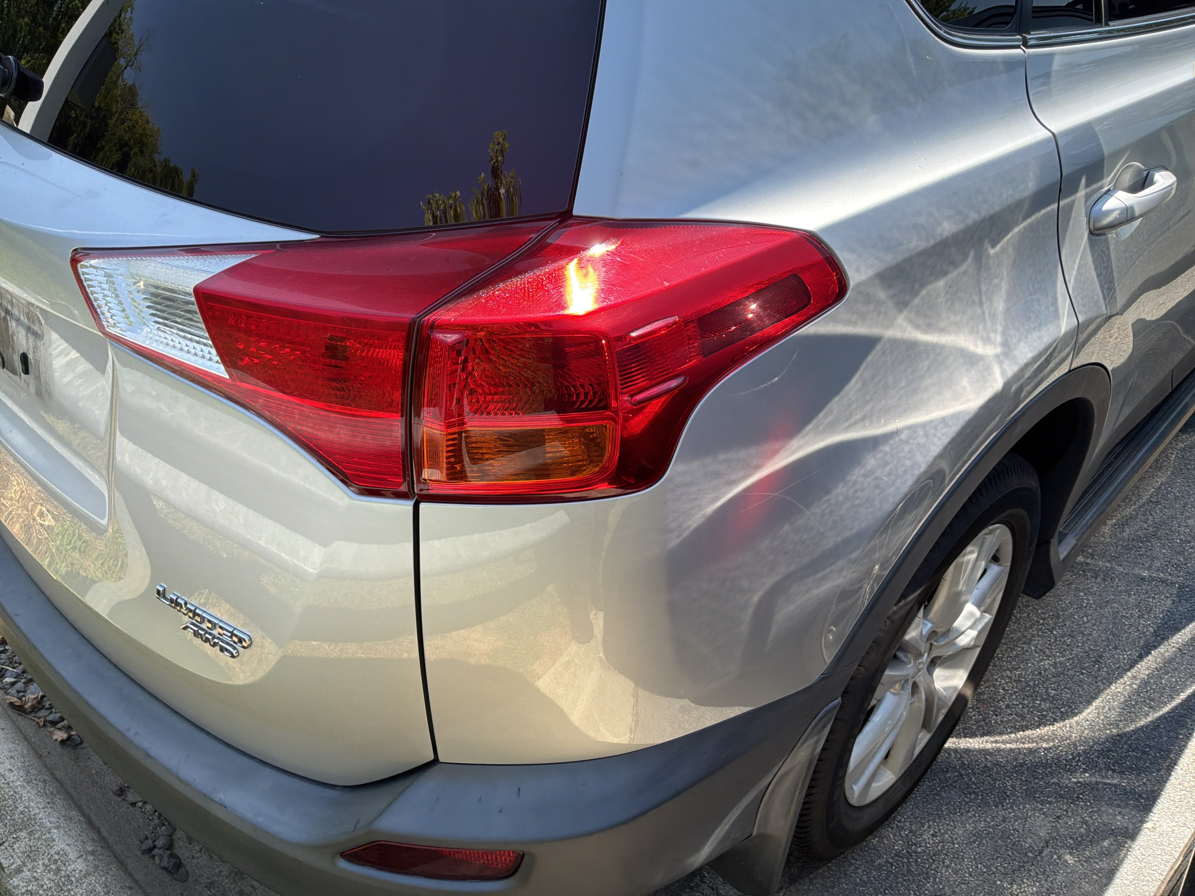 Used 2014 Toyota RAV4 Limited w/ Technology Package AWD/4WD image 8
