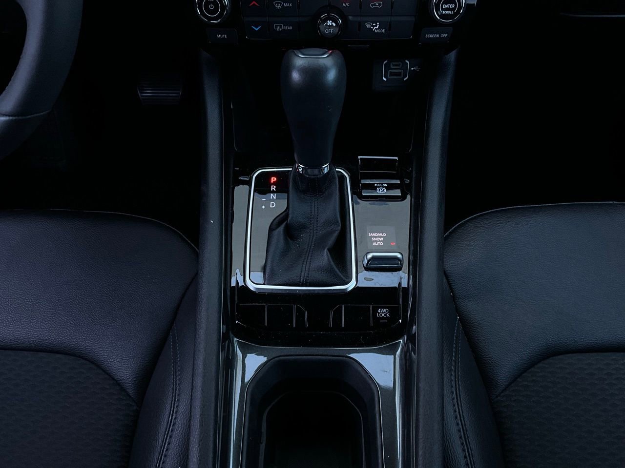 Used 2025 Jeep Compass Latitude AWD/4WD image 14