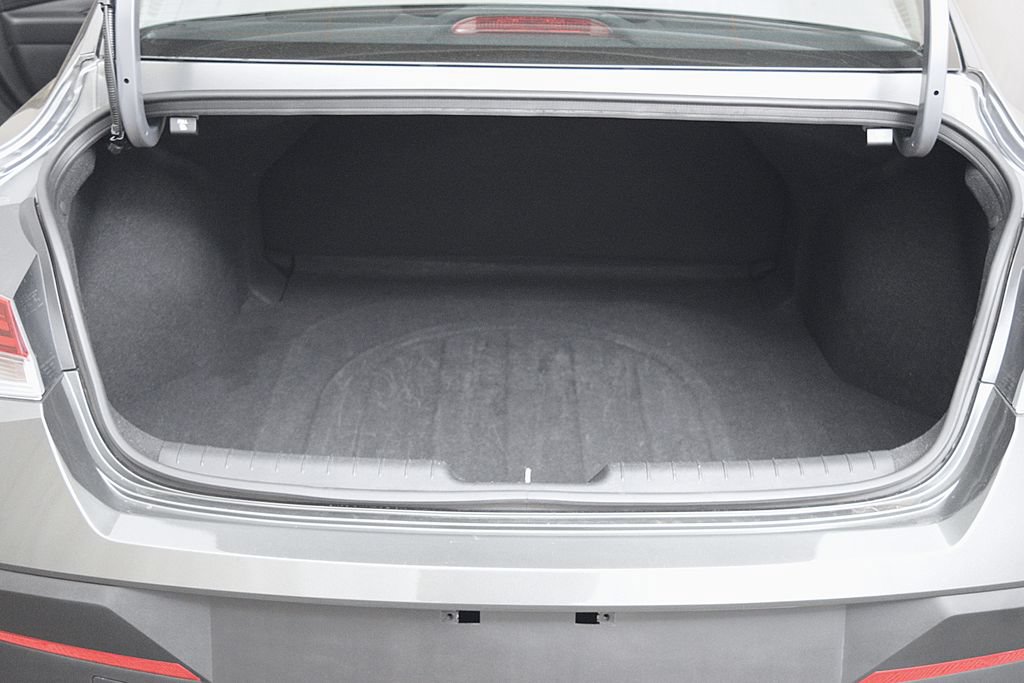 Used 2024 Hyundai Elantra Blue FWD image 19
