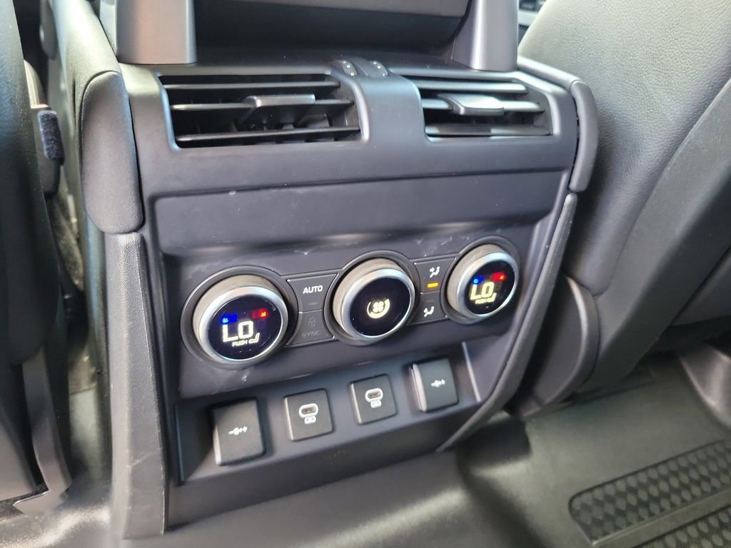 Used 2022 Land Rover Defender 110 SE image 13