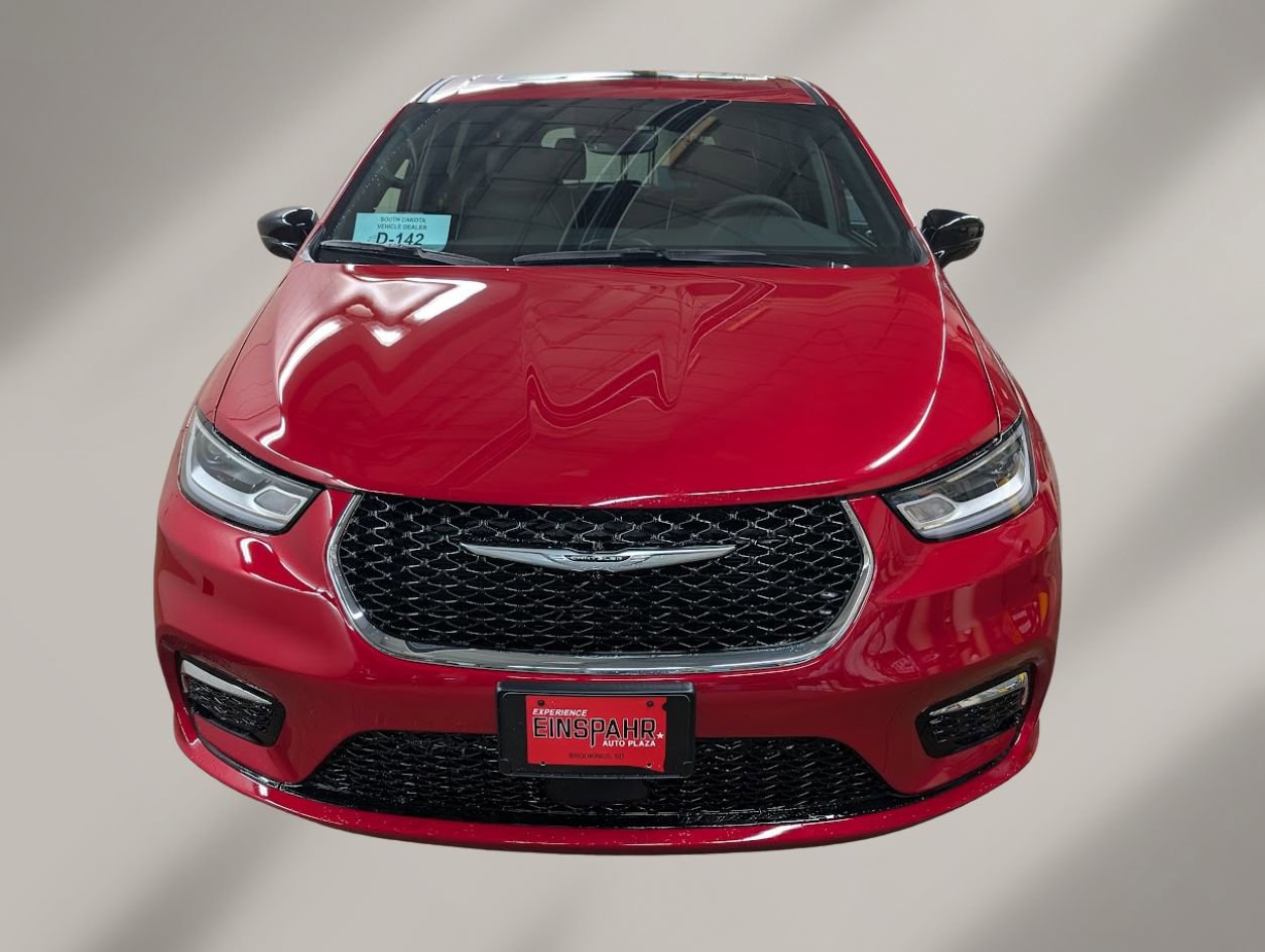 New 2026 Chrysler Pacifica Limited image 2