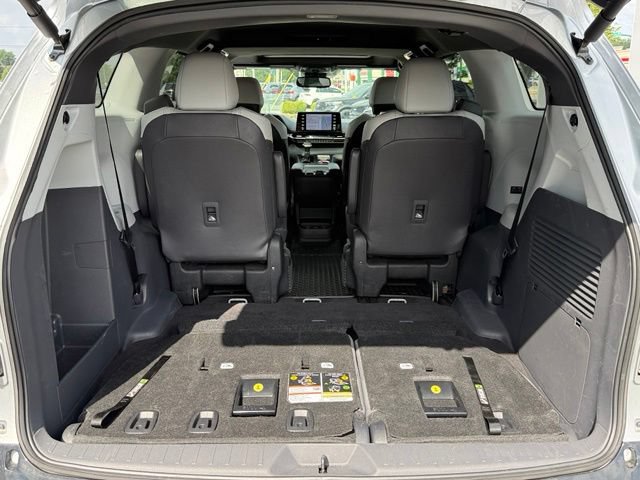 Used 2024 Toyota Sienna XSE FWD image 18