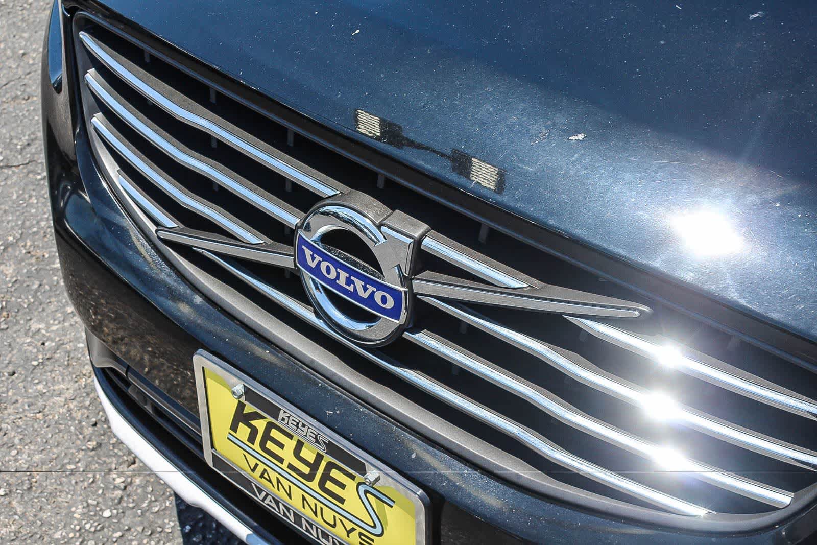 Used 2016 Volvo XC60 T5 Premier w/ Proximity Package FWD image 14