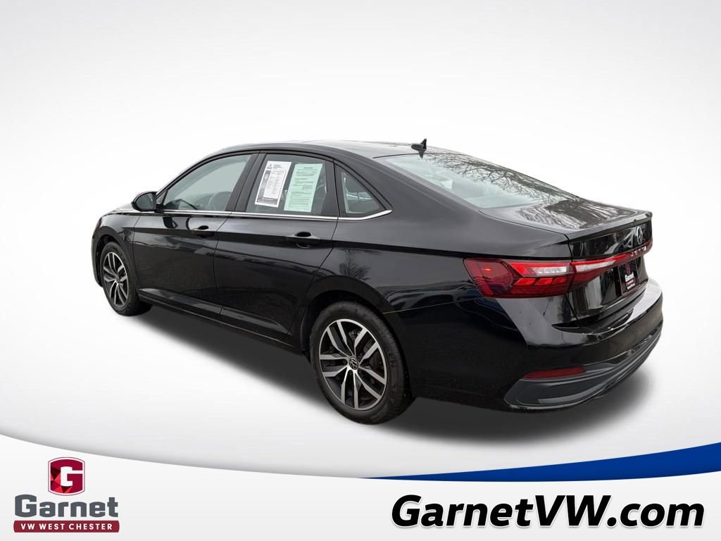 Used 2025 Volkswagen Jetta SE w/ Sunroof Package image 3