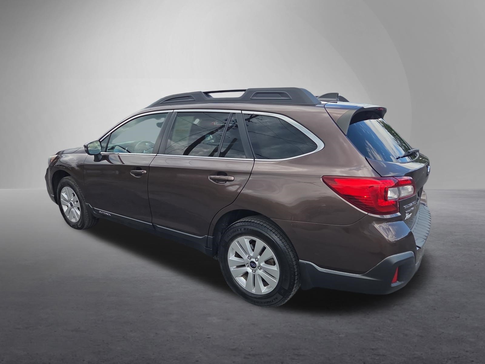 Used 2019 Subaru Outback 2.5i Premium w/ Popular Package #2 AWD/4WD image 6