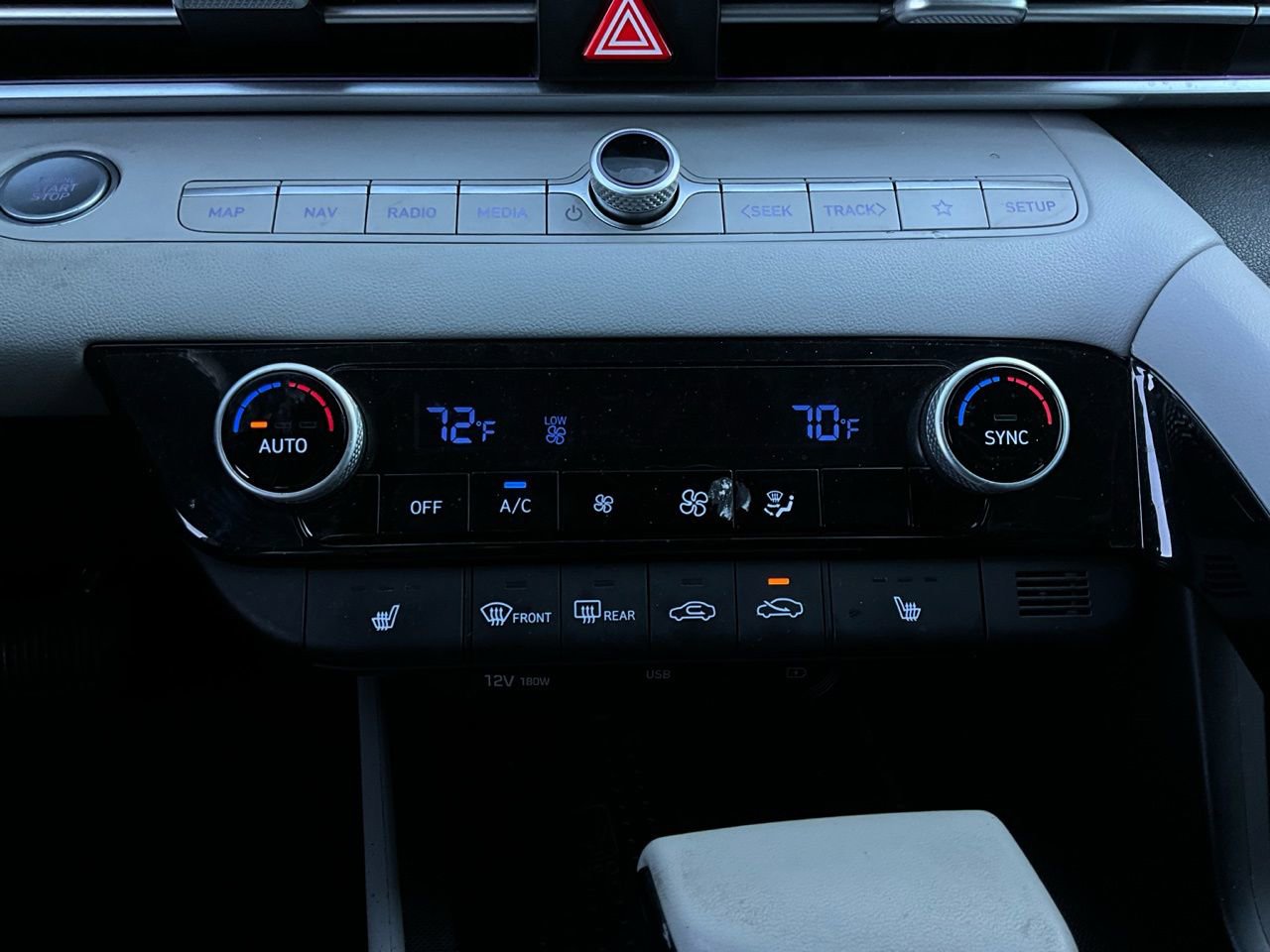 Used 2021 Hyundai Elantra Limited image 27