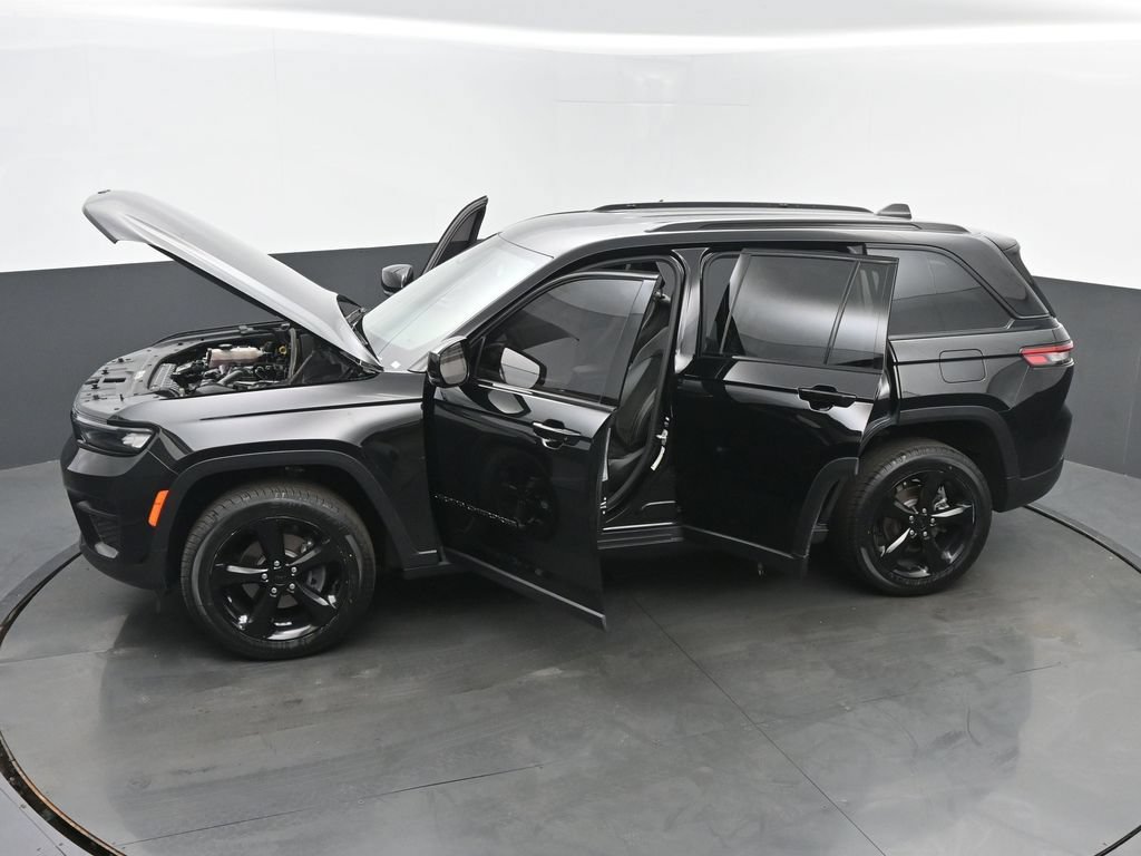 Used 2023 Jeep Grand Cherokee Altitude AWD/4WD image 60