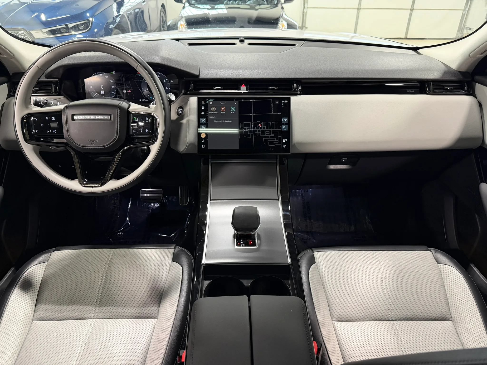 Used 2025 Land Rover Range Rover Velar Dynamic SE AWD/4WD image 2
