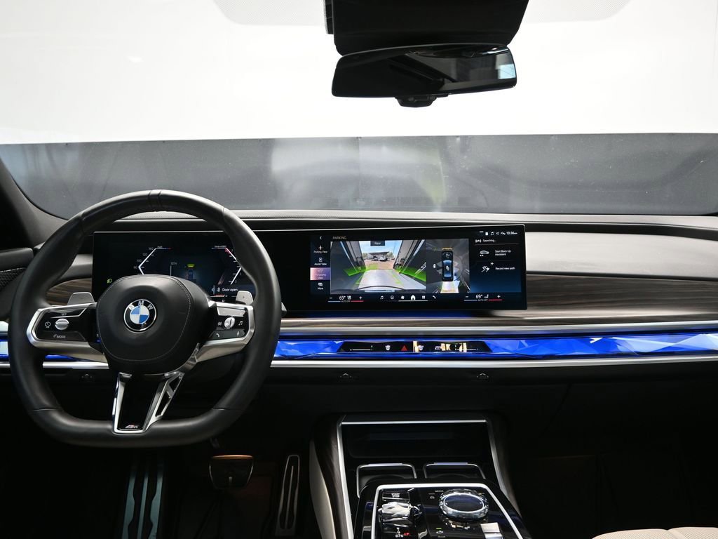 Used 2023 BMW 740i image 20