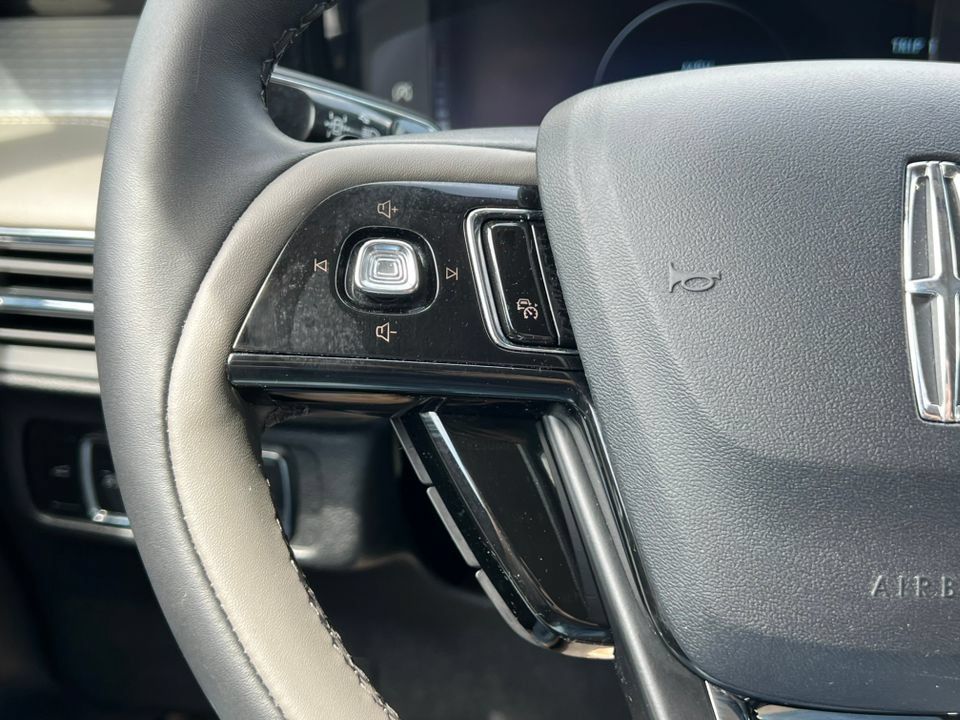 Used 2023 Lincoln Corsair AWD w/ Equipment Group 101A image 18