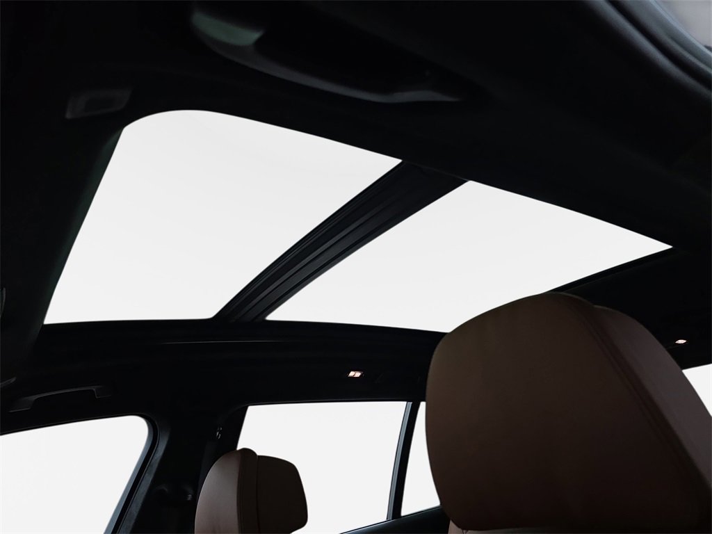 Used 2025 BMW X7 M60i w/ Executive Package image 31