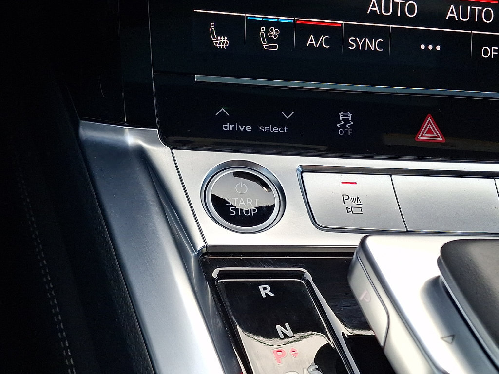 Used 2024 Audi Q8 e-tron Premium Plus AWD/4WD image 21