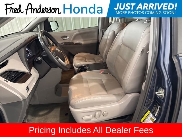 Used 2018 Toyota Sienna XLE FWD image 3