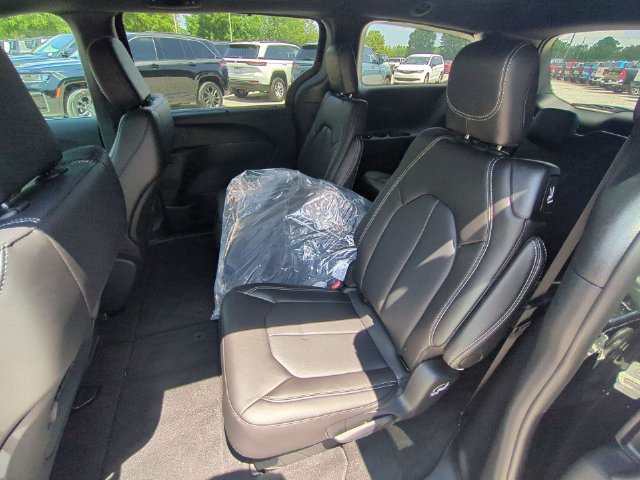New 2027 Chrysler Pacifica LX FWD image 27