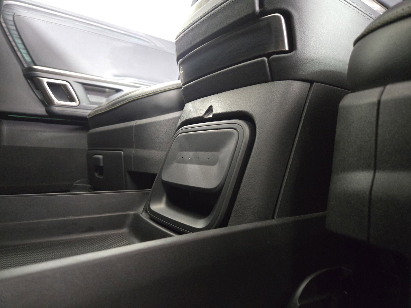 Used 2024 Rivian R1S Adventure AWD/4WD image 33