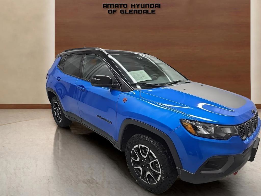 Used 2025 Jeep Compass Trailhawk AWD/4WD image 8