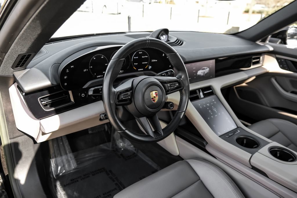 Used 2022 Porsche Taycan image 12