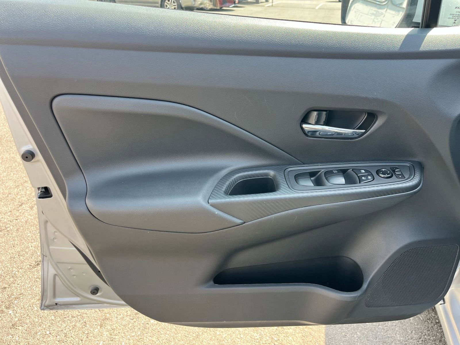 Used 2025 Nissan Versa SV FWD image 18