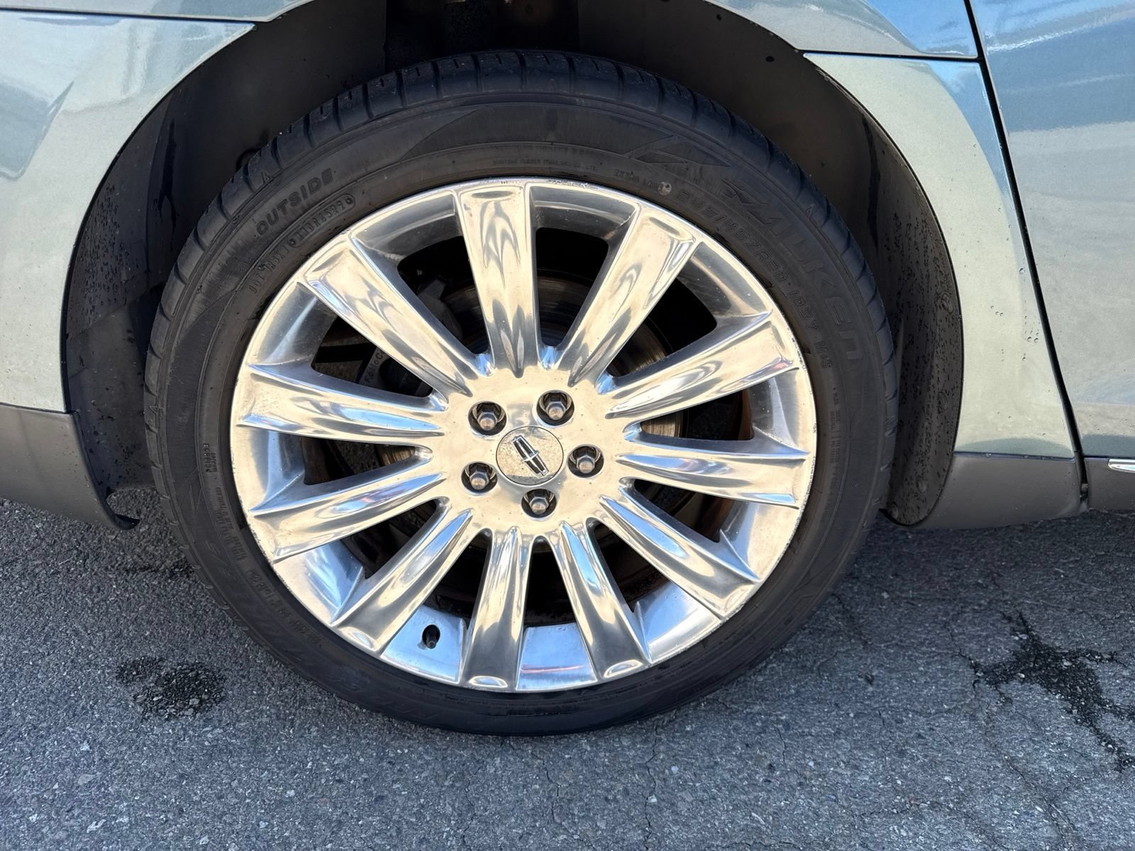 Used 2010 Lincoln MKS AWD image 17