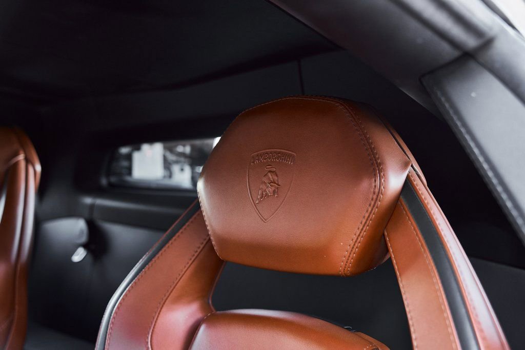 Used 2018 Lamborghini Aventador S image 54