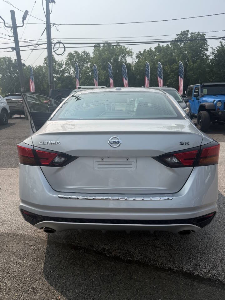 Used 2019 Nissan Altima 2.5 SR FWD image 10