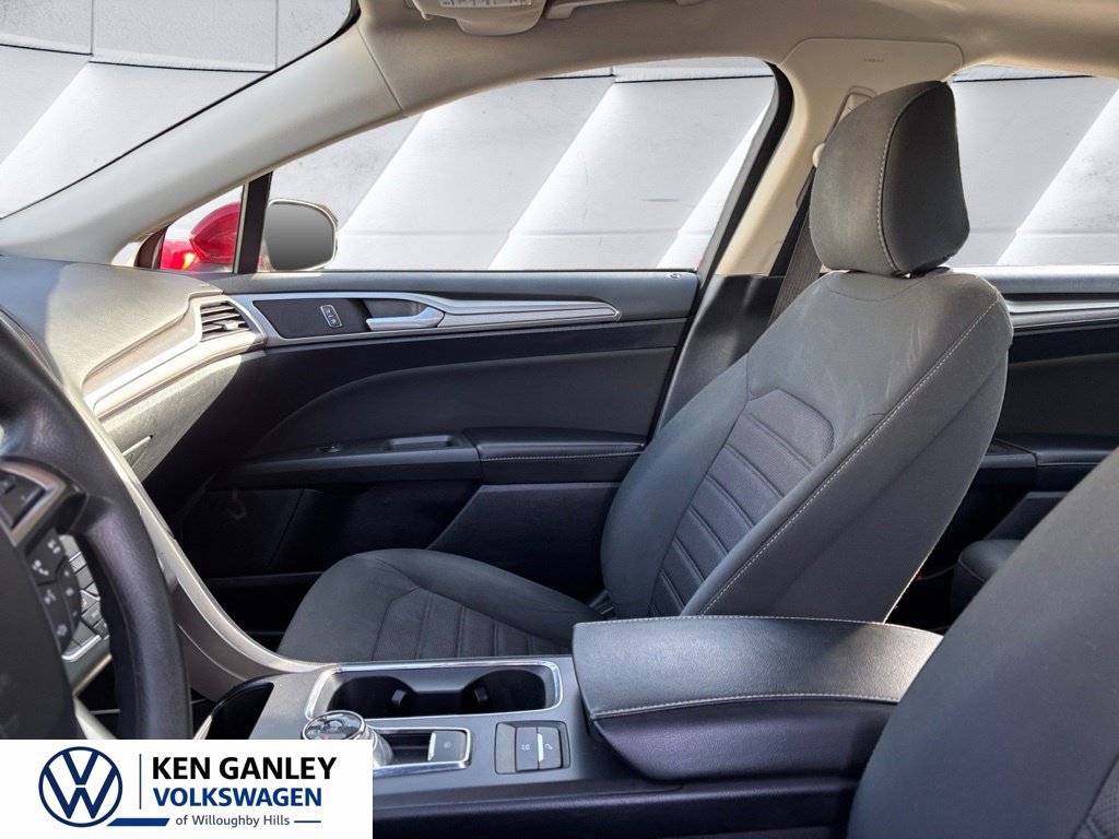 Used 2020 Ford Fusion SE FWD image 18