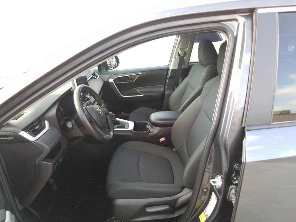 Used 2024 Toyota RAV4 LE image 9